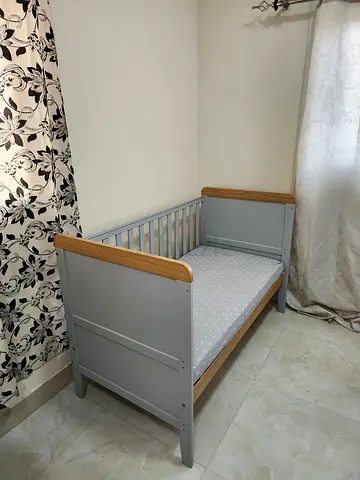 Utti Bambini baby / tolder crib with matress from newborn to 6yrs