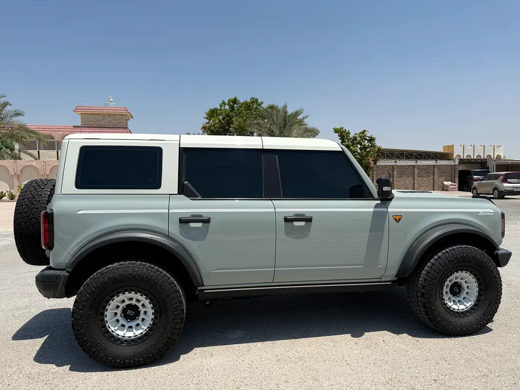 Ford Bronco 2022 — photo 1 of 11