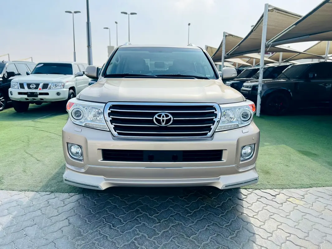Toyota Land Cruiser 2015 — photo 1 of 17
