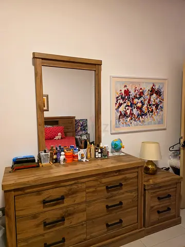 King Size Bedroom Set for Sale – Bed + Dresser + 2 Side Tables