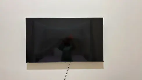 Wall Mounted Flat Screen TV Toshiba 55 UHD