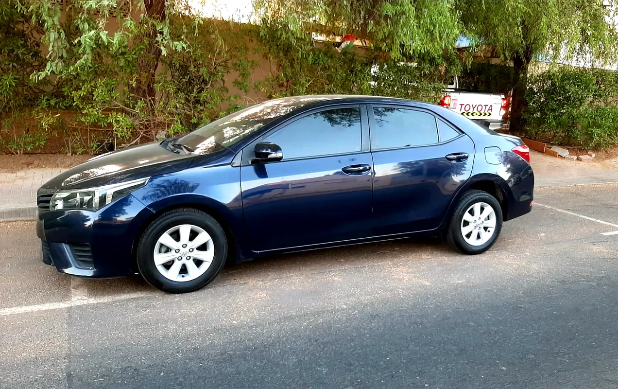 Toyota Corolla 2015 — photo 1 of 10