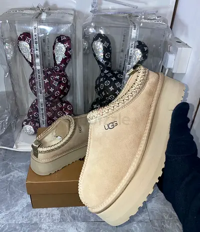 UGG platform shearling slip-on shoes - beige,