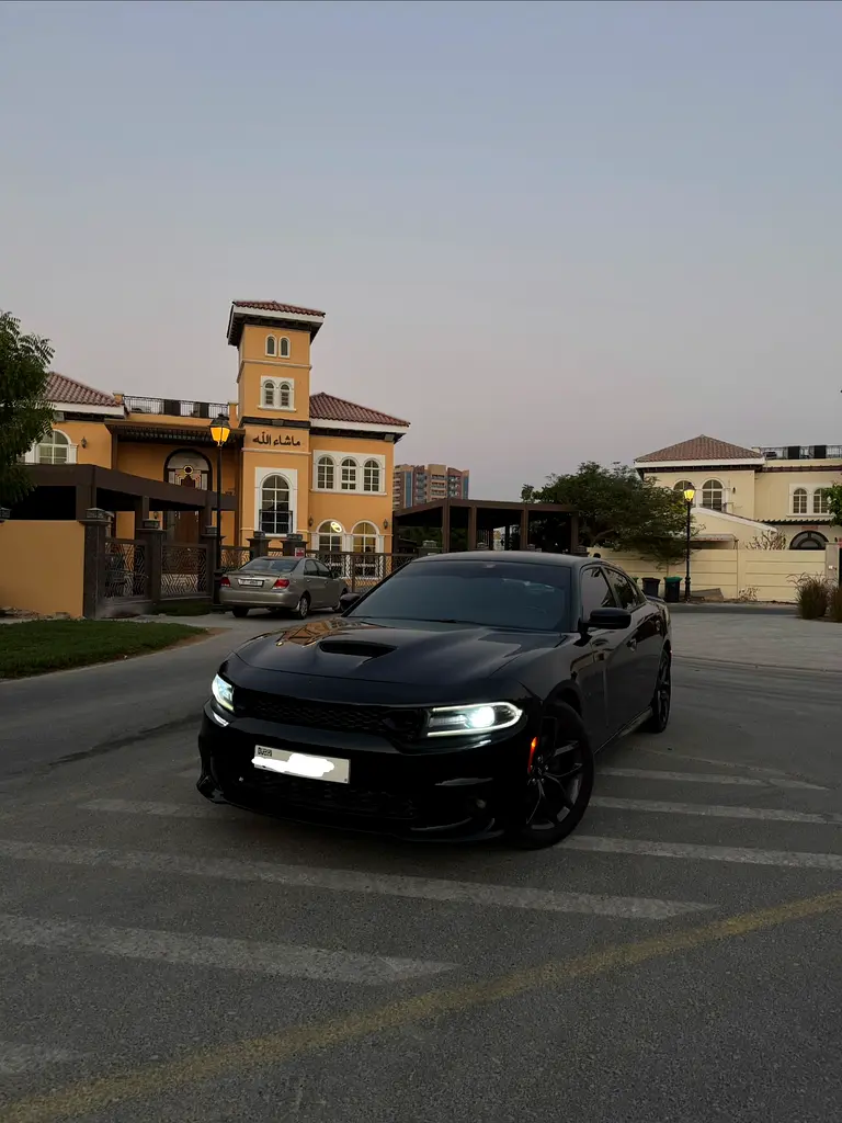 Dodge Charger 2020 — photo 1 of 6