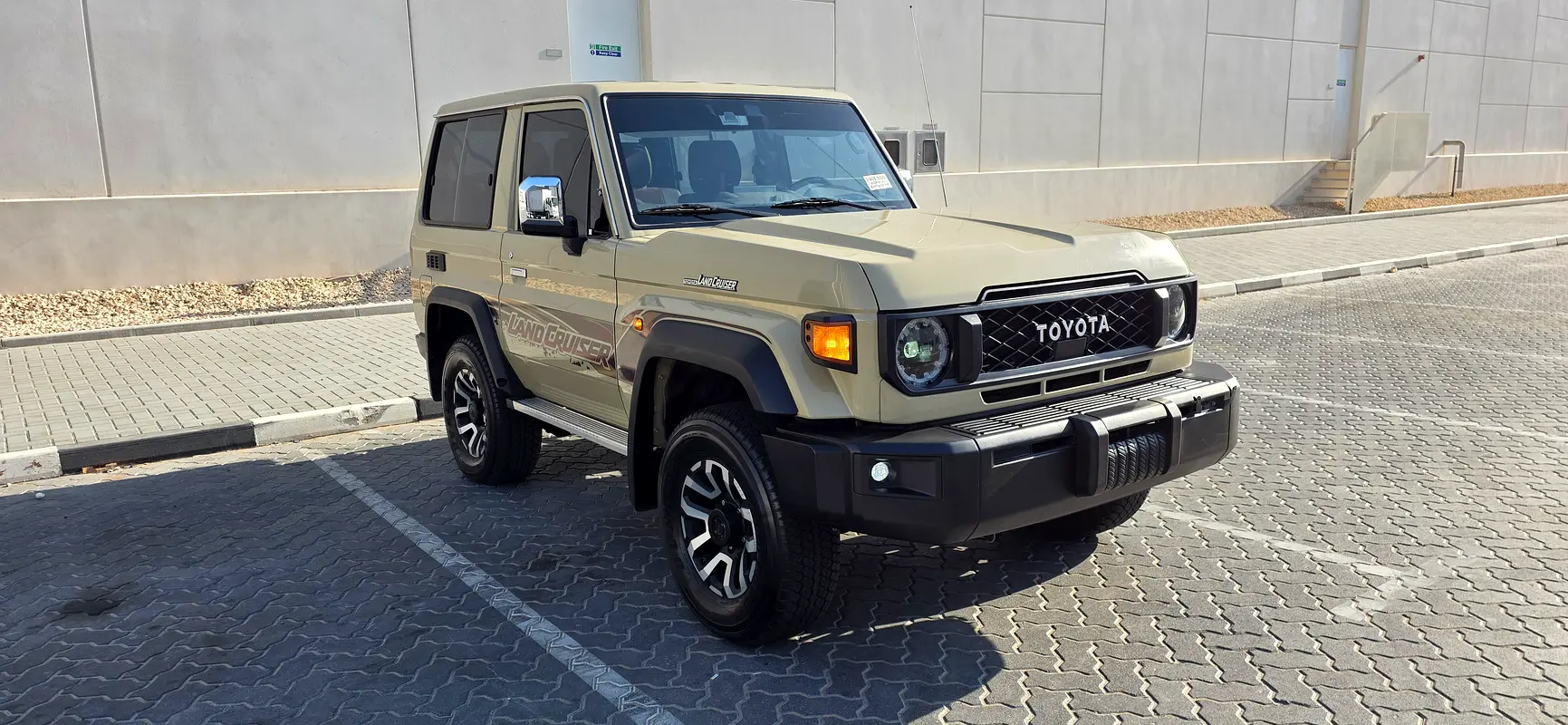 Toyota Land Cruiser 70 Series 2025 — photo 1 of 19