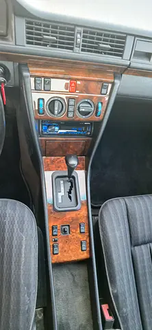 1991 Mercedes-BENZ E-CLASS — миниатюра 18
