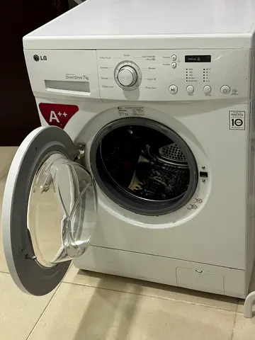 LG Front Load Washing Machine 7kg - Good Working Condition . Work perfectly , bearing is noisy