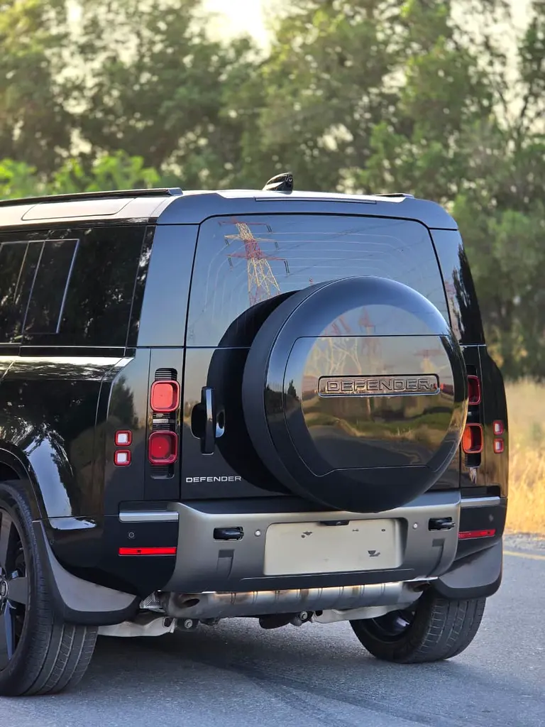 Land Rover Defender 2025