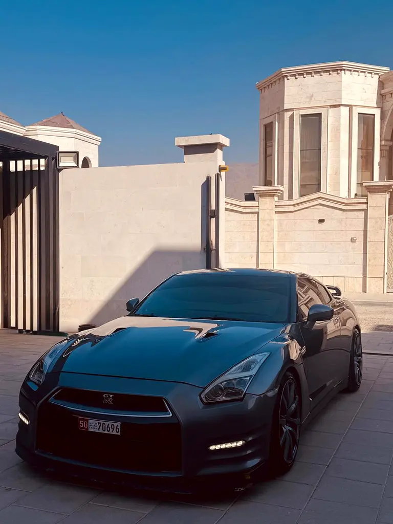 Nissan GT-R 2012 — photo 1 of 4