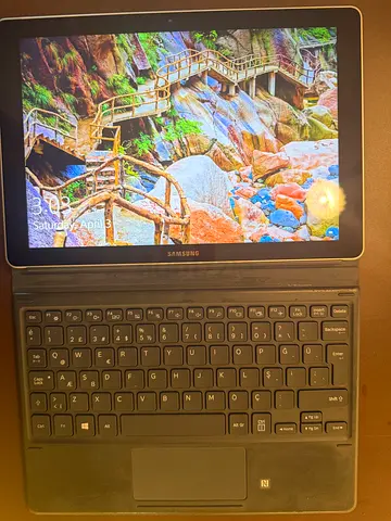 Samsung Galaxy Book 10.6”