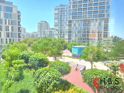 VACANT | SPACIOUS LIVING ROOM | PARK VIEW