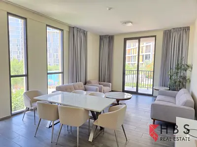 VACANT | SPACIOUS LIVING ROOM | PARK VIEW