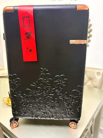 Brand new floral hard-shell suitcase with 360° spinner wheels , there is small scratch on the back