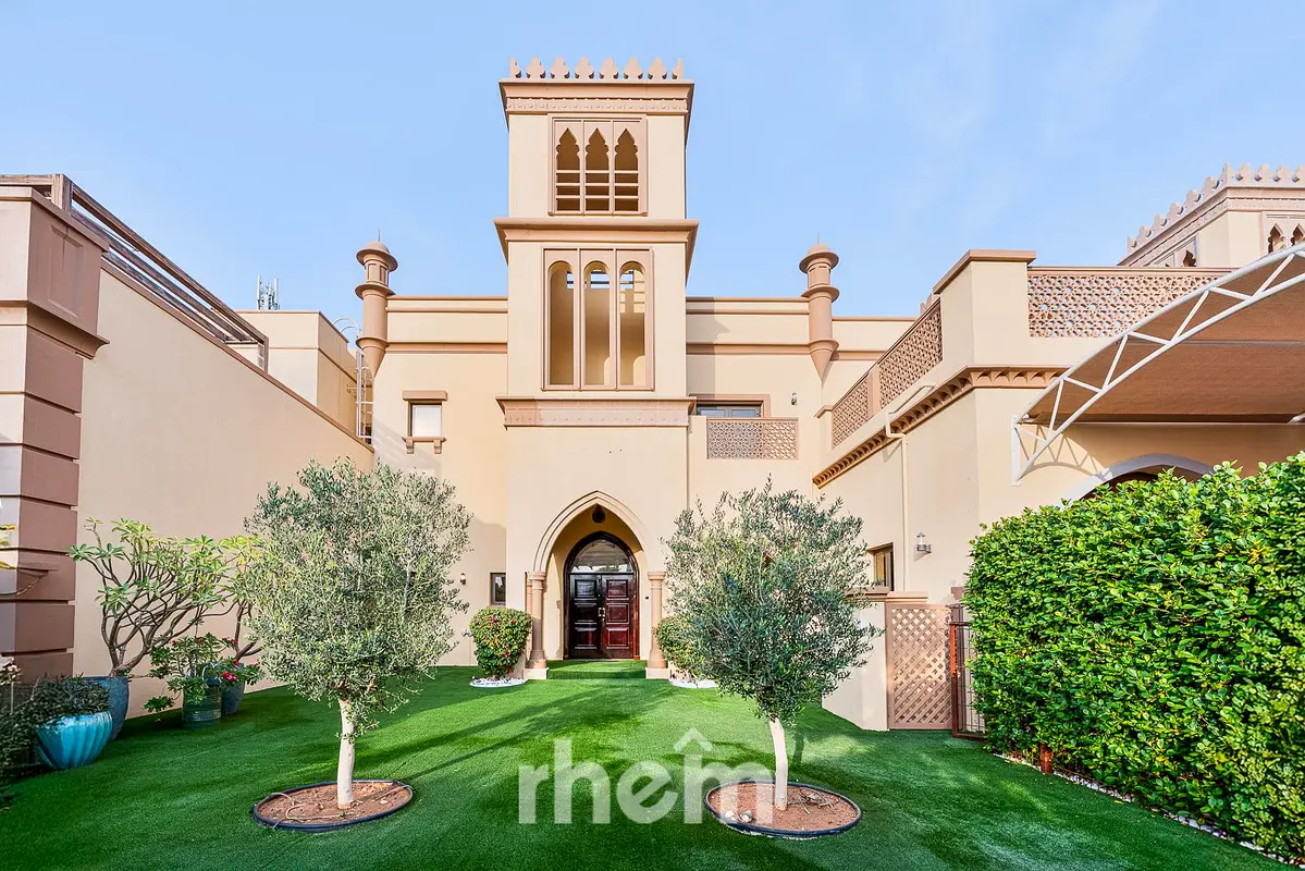 Skyline Oasis | 4-Bed Villa | Canal Cove Living