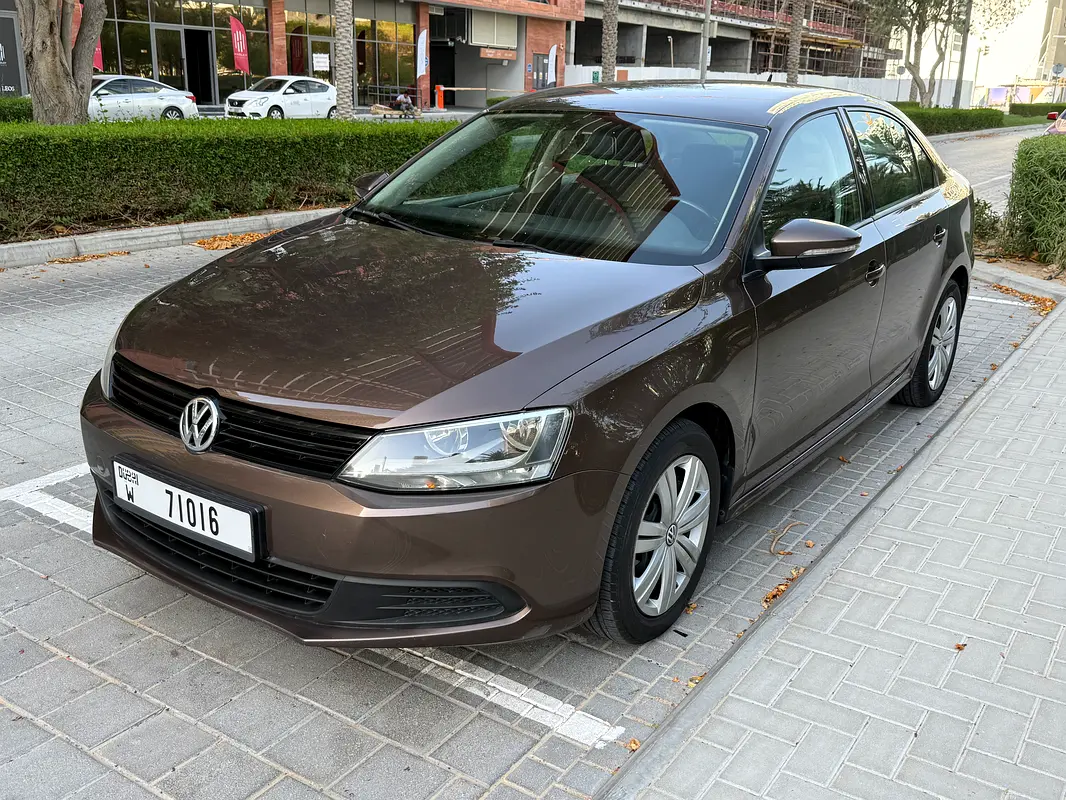 Volkswagen Jetta 2015 — photo 1 of 14