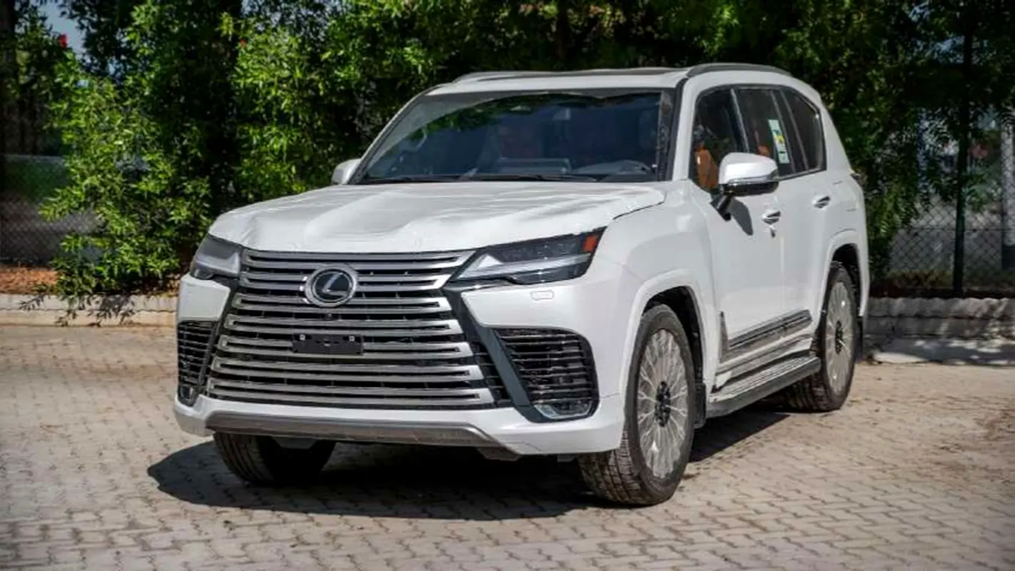 Lexus LX-Series 2026 — photo 1 of 17