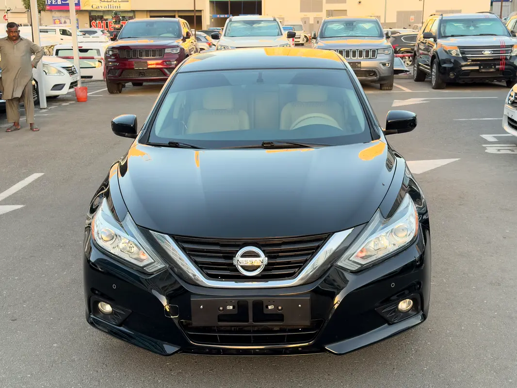 Nissan Altima 2018 — photo 1 of 14