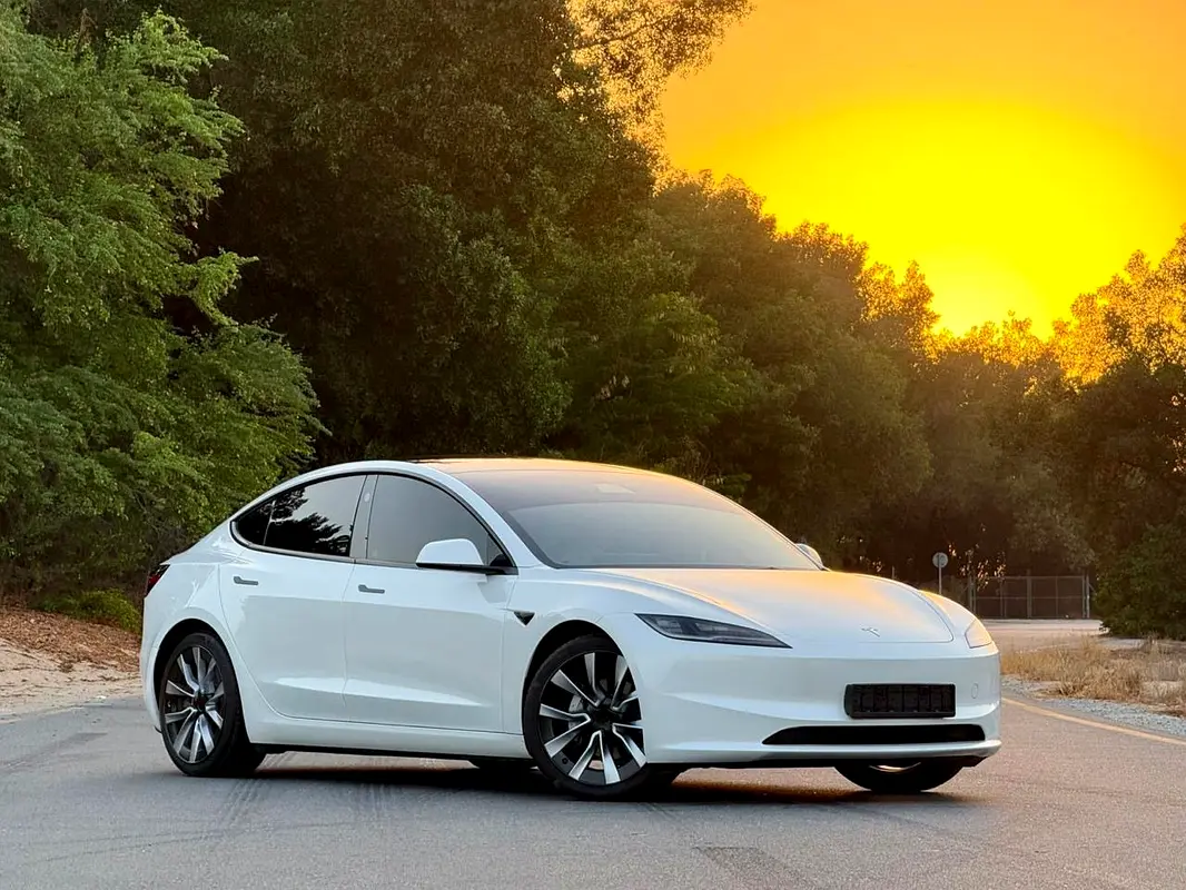 Tesla Model 3 2024 — photo 1 of 13