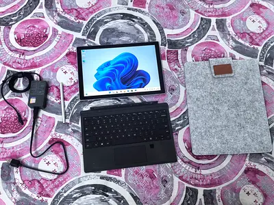 Surface Pro 7+ (11th GEN i7 + Pen + Bag + Charger) Core i7 - 16gb ram - 256gb SSD - Microsoft