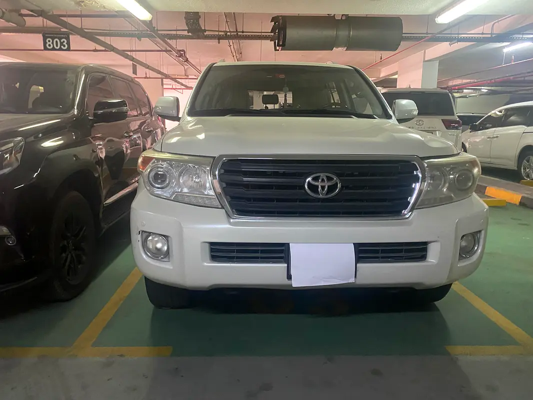 Toyota Land Cruiser 2015 — photo 1 of 3