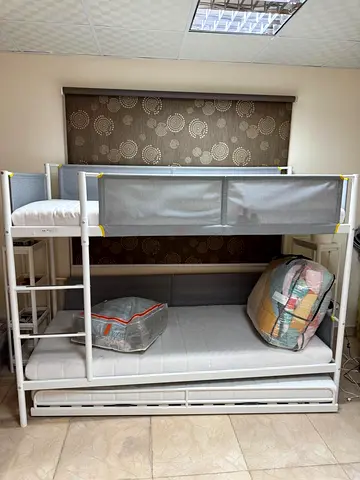 White metal bunk bed with trundle — good condition
