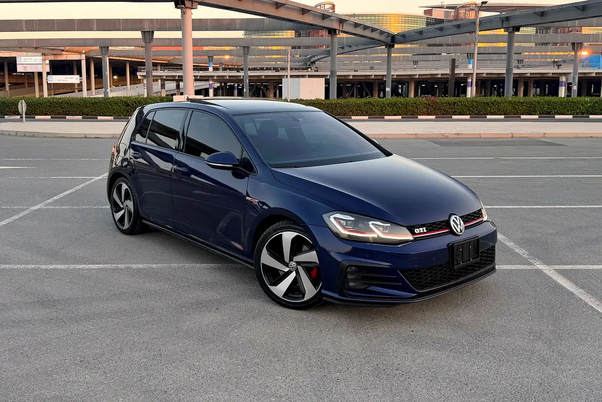 Volkswagen Golf GTI 2018 — photo 1 of 19