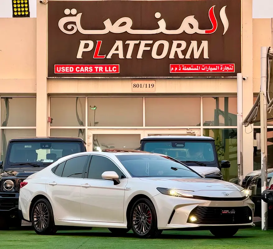 Toyota Camry 2025 — photo 1 of 17