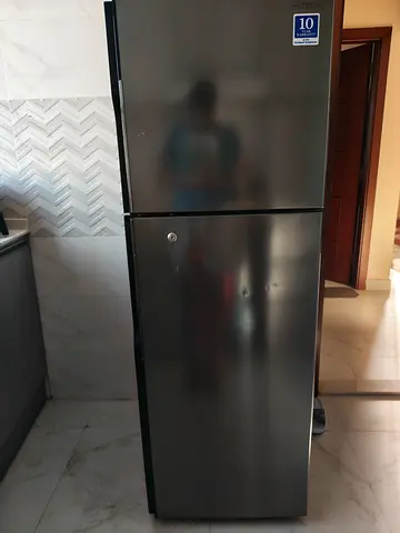 Hitachi double-door fridge (top freezer) - 300 L - excellent working condition