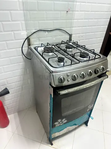 Used 4 Burner Gas Cooking Range with Oven