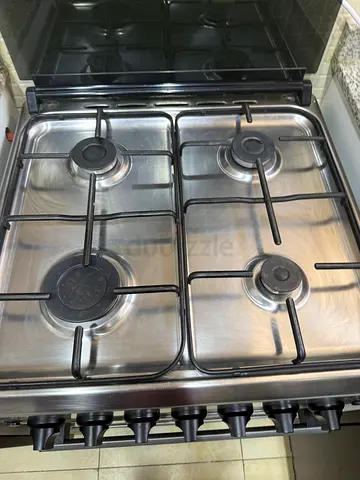 Cooker with stove