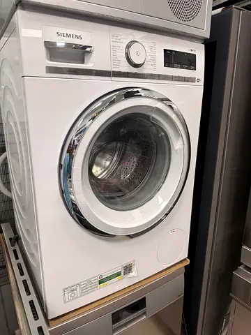 Siemens IQ700 Washing Machine Like New With Warranty