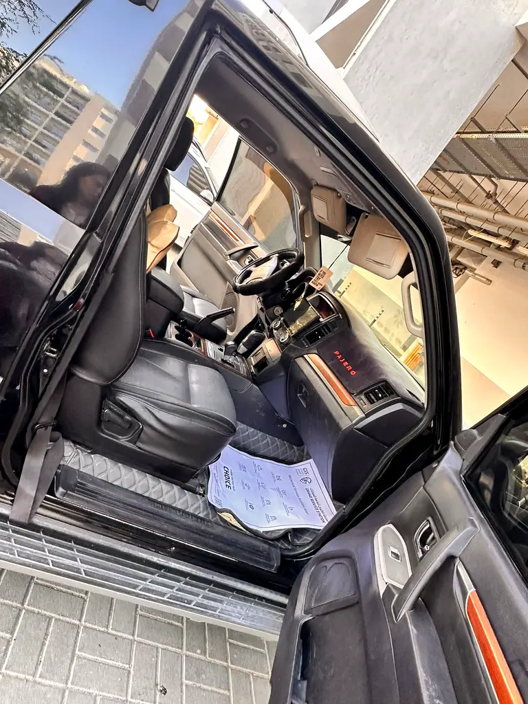 Mitsubishi Pajero 2008 — photo 1 of 7