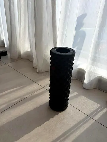 Black Textured Foam Roller for Muscle Massage and Recovery