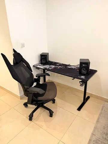 Gamertek boss gaming chair with table