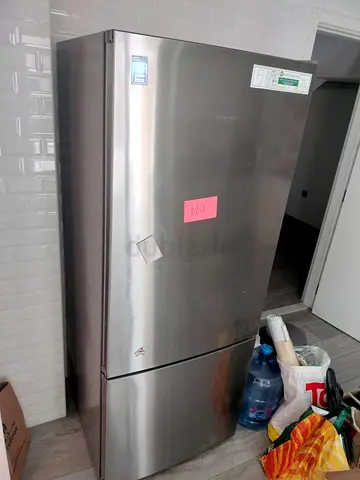 Siemens Fridge-Freezer With Freezer At Bottom KG76NVI30M