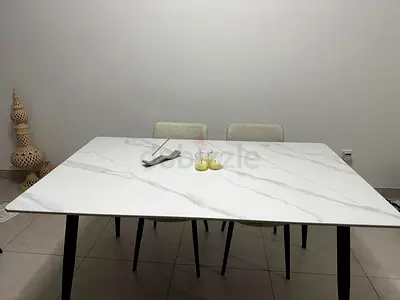 TABLE + 6 CHAIRS