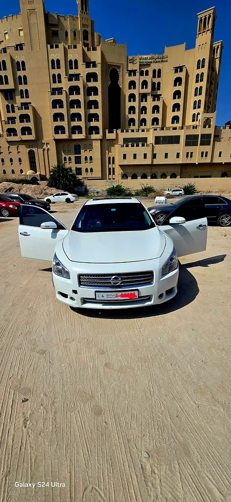 Nissan Maxima 2013 — photo 1 of 13