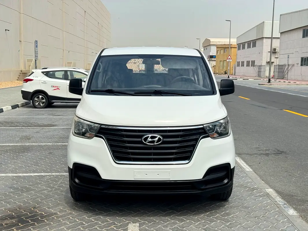 Hyundai H1 2021 — photo 1 of 12