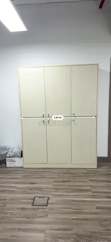 Light wood 6-door storage cabinet / wardrobe – good condition