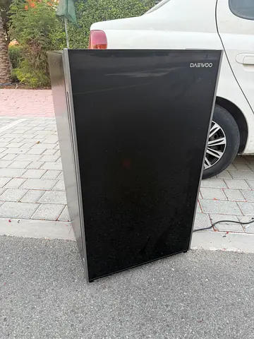 DEAWOO Medium single-door refrigerator with freezer compartment - used, working 100% For Sale