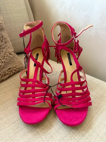 Hot pink heels from ZARA