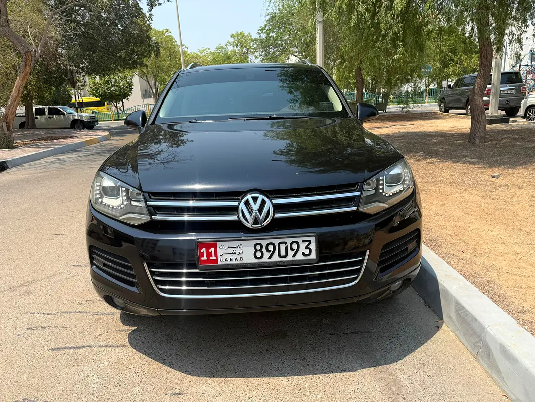 Volkswagen Touareg 2014 — photo 1 of 10