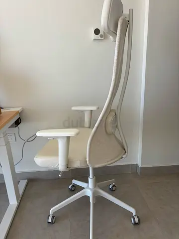 Office chair with armrests