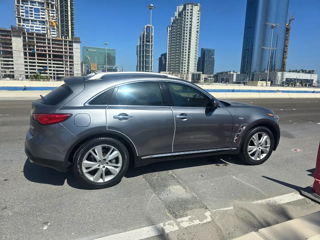 Infiniti QX70 2018 — photo 1 of 13