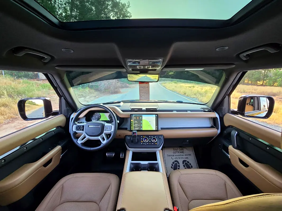 Land Rover Defender 2025