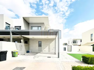 Vacant | Internal | Walk to Pool | Exclusive