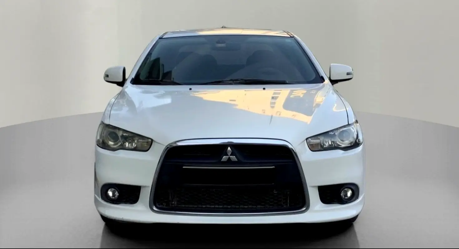 Mitsubishi Lancer 2015 — photo 1 of 9