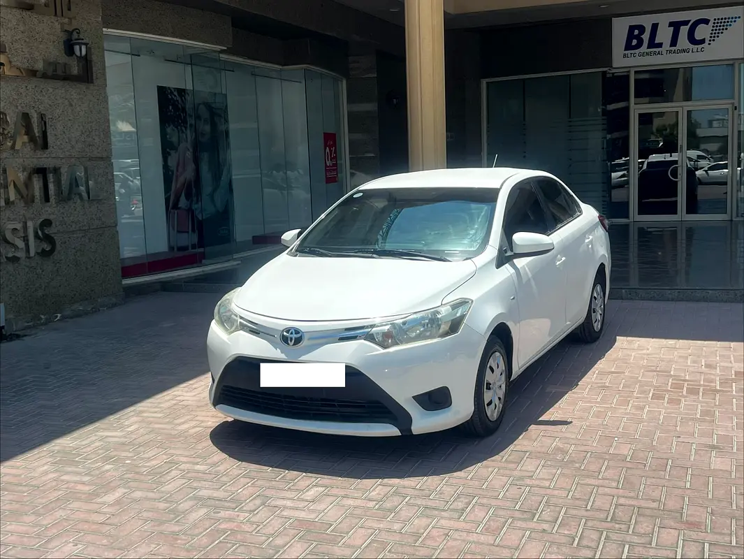 Toyota Yaris 2017 — photo 1 of 9