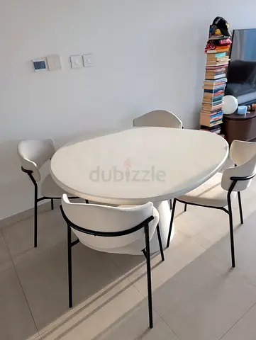 HomeKode white round dining table with 4 modern chairs - great condition