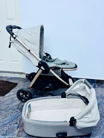 Light grey used stroller with detachable bassinet